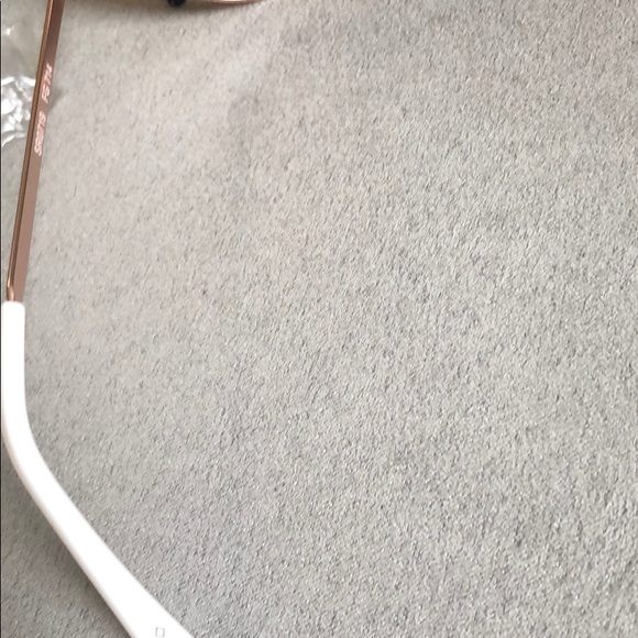 - Foster grant white edge sunglasses - Picture 4 of 4